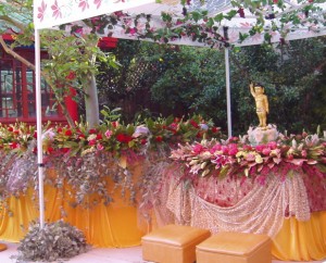 The courtyard at Hua Zang Si before the Bathing of the Buddha Ceremony held in 2006.