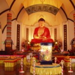 The "Yun Sculpture of Mt. Sumeru" by H.H. Master Wan Ko Yee is located in front of the twenty-one foot statue of Amitabha Buddha in Hua Zang Si. This Yun sculpture of Mt. Sumeru and the holy relics of the Buddha contained therein compose a unique treasure in this world.