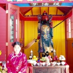 Statue of Dharma Protector Guan Yu after installation at Hua Zang Si.